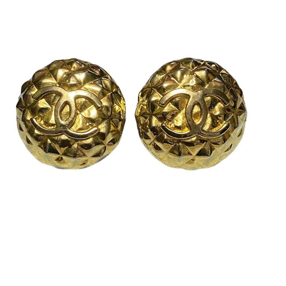 Chanel Vintage Gold CC Quilted Womens Clip On Earrings CC Logo Button - Picture 2 of 13